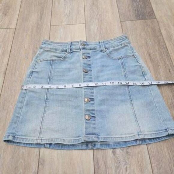 American Eagle Outfitters High Rise Light Blue Wash Stretch Jean Mini Skirt sz 2 - Picture 12 of 14